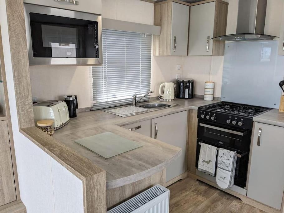 Mainsriddle Beautiful Pet Friendly Southerness Caravan With Sea View & Decking Area מראה חיצוני תמונה