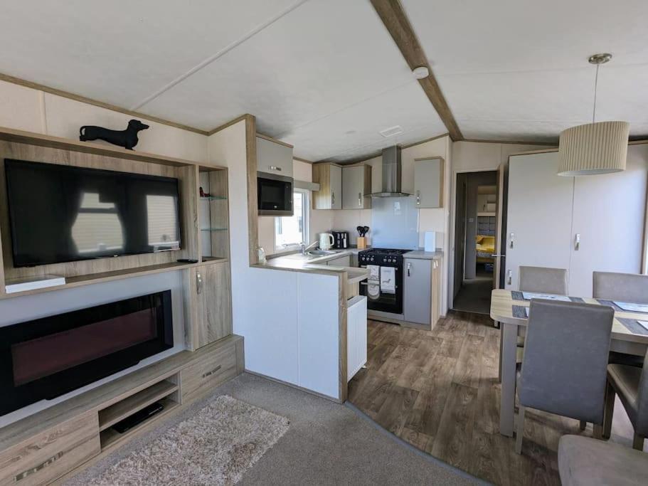 Mainsriddle Beautiful Pet Friendly Southerness Caravan With Sea View & Decking Area מראה חיצוני תמונה