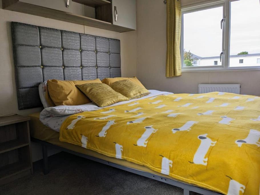 Mainsriddle Beautiful Pet Friendly Southerness Caravan With Sea View & Decking Area מראה חיצוני תמונה