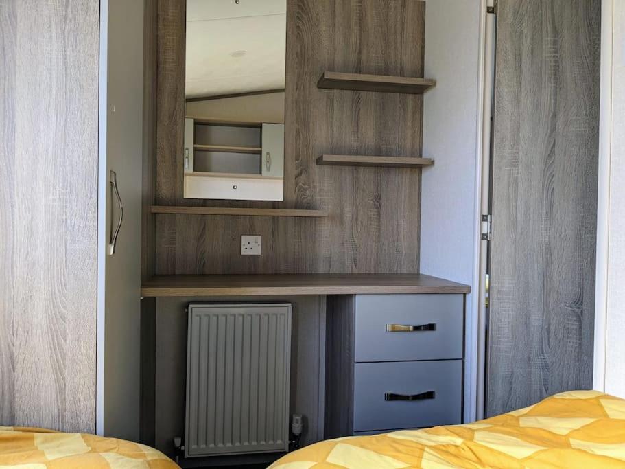 Mainsriddle Beautiful Pet Friendly Southerness Caravan With Sea View & Decking Area מראה חיצוני תמונה