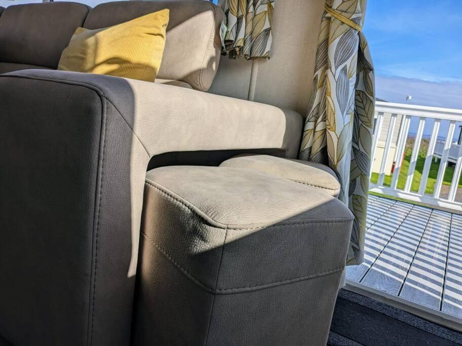 Mainsriddle Beautiful Pet Friendly Southerness Caravan With Sea View & Decking Area מראה חיצוני תמונה