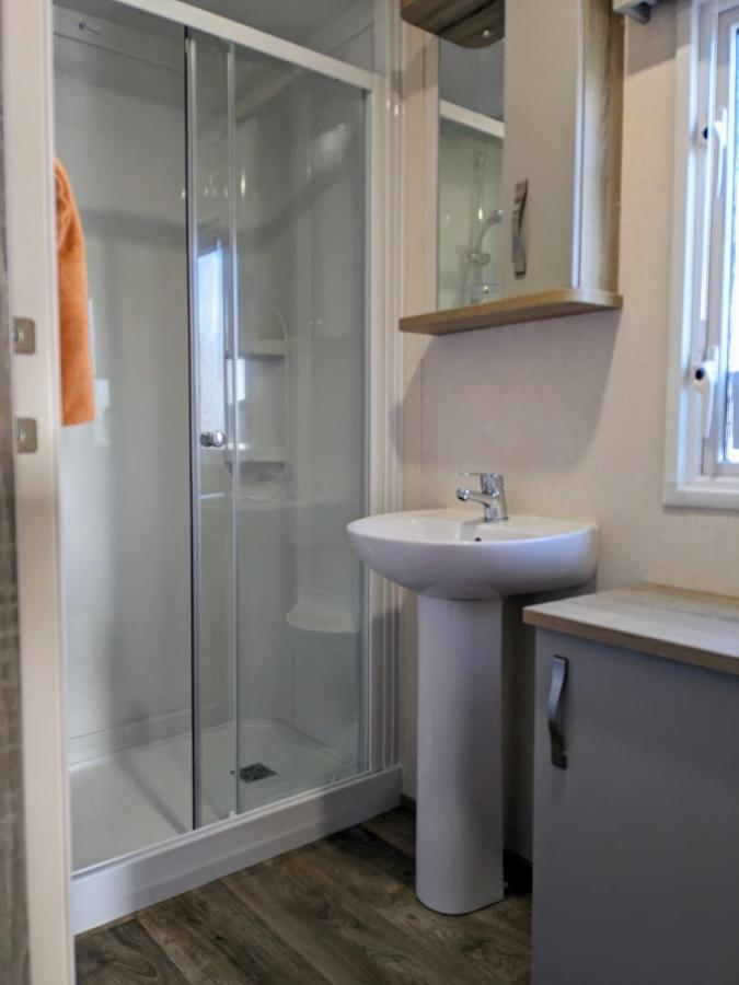 Mainsriddle Beautiful Pet Friendly Southerness Caravan With Sea View & Decking Area מראה חיצוני תמונה